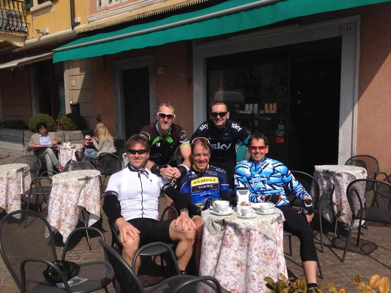 Il gruppo Audax durante una sosta